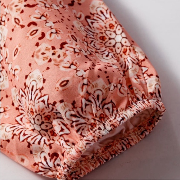 Chic Cream Sweater with Floral Sleeves - Picture 6 of 8